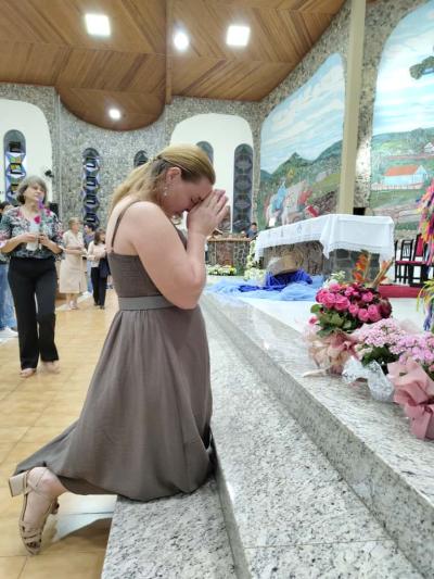 3º Dia da Novena reúne centenas de devotos no Santuário Nossa Senhora Aparecida Celebração foi presidida pelo Padre Aroldo Shinemann Filho e marcada por fé
